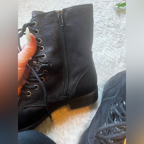 Black lace up combat boots - Picture 7 of 7